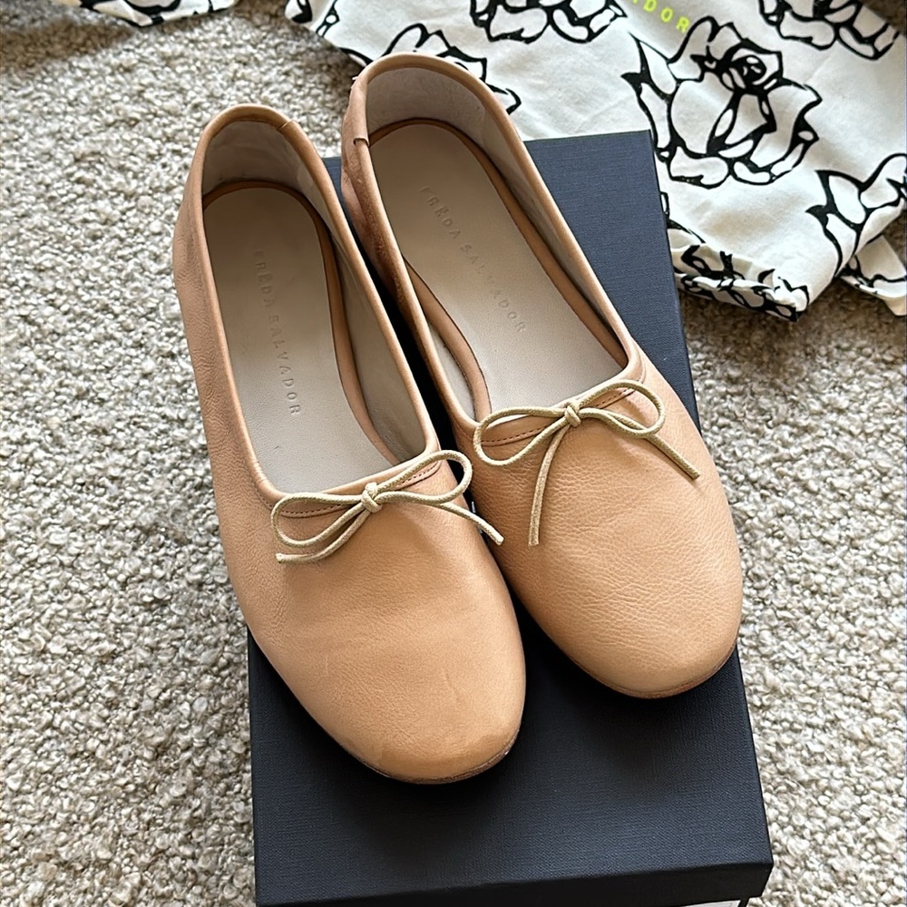NEW IN BOX 〰️ FREDA SALVADOR roma calf leather ballet flat in camel | size 7 - Picture 2 of 6
